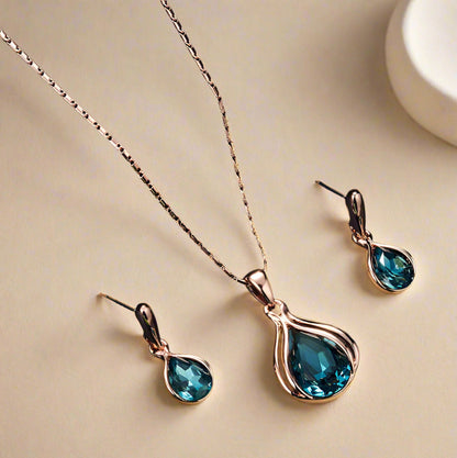 ADELIA™ SÆT | Halskæde & Øreringe med Dråbevedhæng