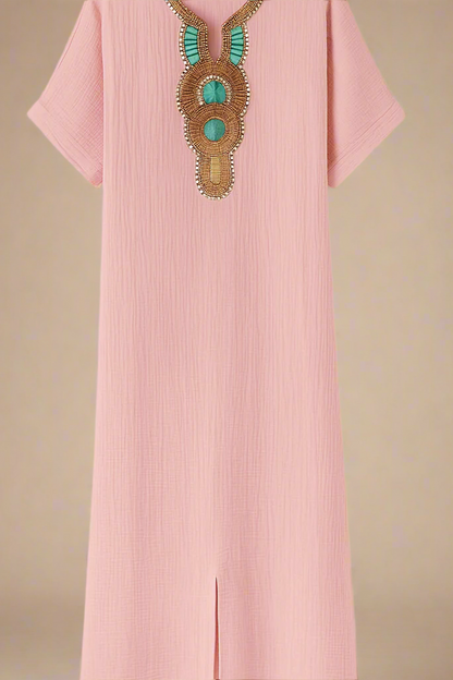 SAGA KJOLE | Lang kjole med decoteret hals og sideslidser