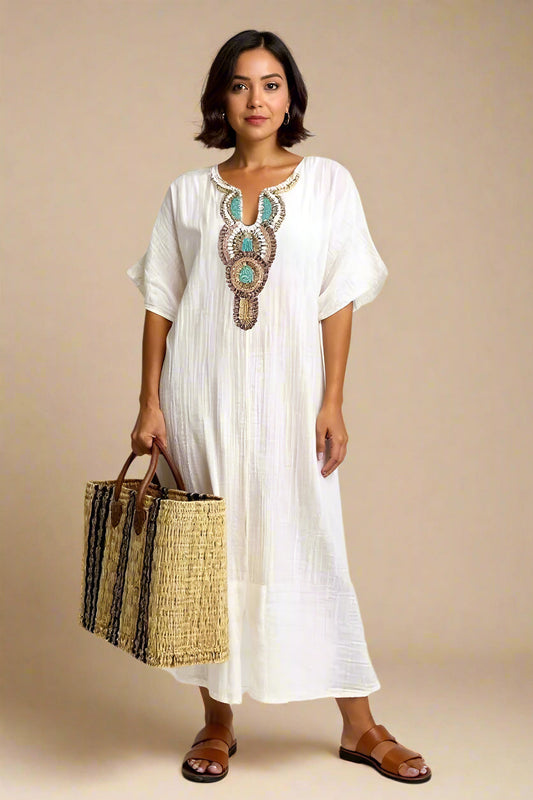 SAGA KJOLE | Lang kjole med decoteret hals og sideslidser